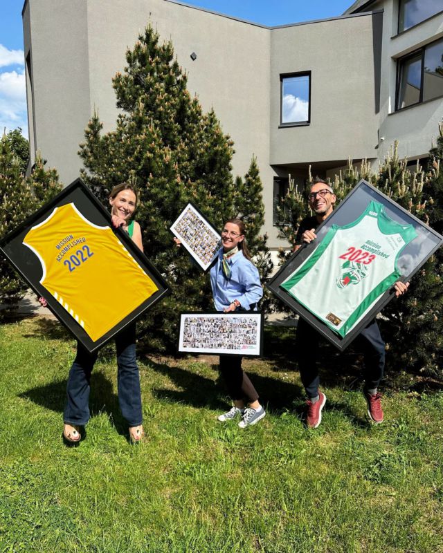 🏀 We have a special tradition – every time we hit our sales target, the entire team puts on basketball jerseys and takes a celebratory photo. These photos get framed and added to our growing "Jersey Alley," a vibrant evidence to our hard work and team spirit.

#dreamteam #actiofarma #companyculture #salesteam🤟